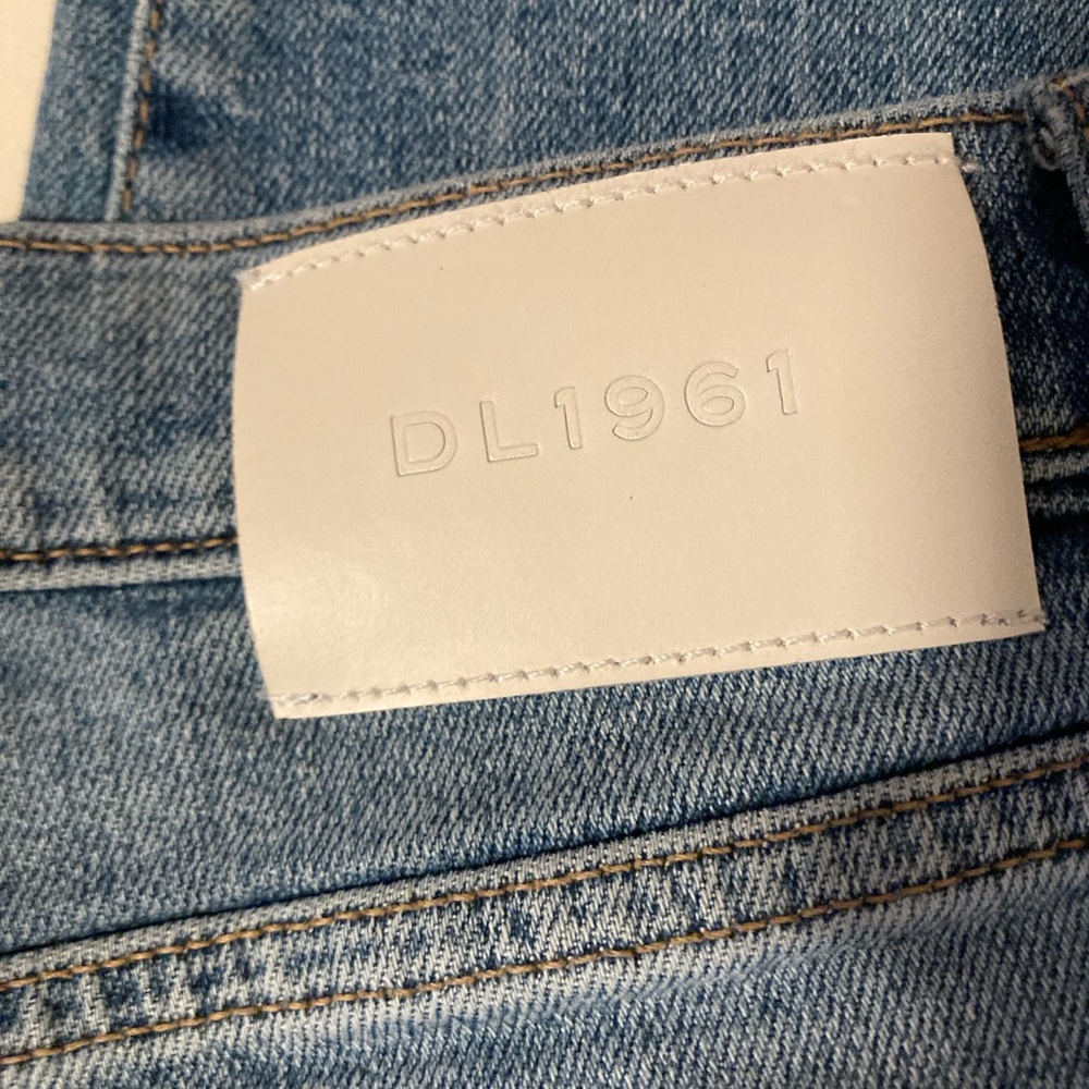 DL1961 Thea Boyfriend 27” Relaxed Tapered Jeans in Ravello Size 26 - Picture 10 of 11